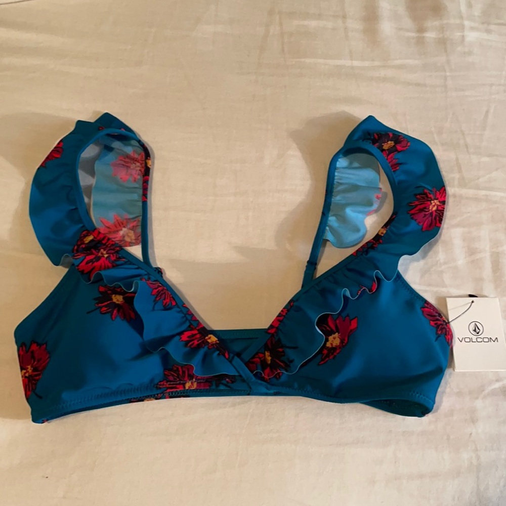 NWT Volcom Bikini Top